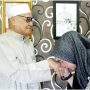 Saat Wali Kota Banjarbaru Hj. Erna Lisa Halaby Menunduk di Hadapan Guru Zarkasyi
