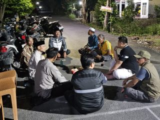Camat Liang Anggang Gelar Pembinaan Siskamling di Kelurahan Landasan Ulin Utara