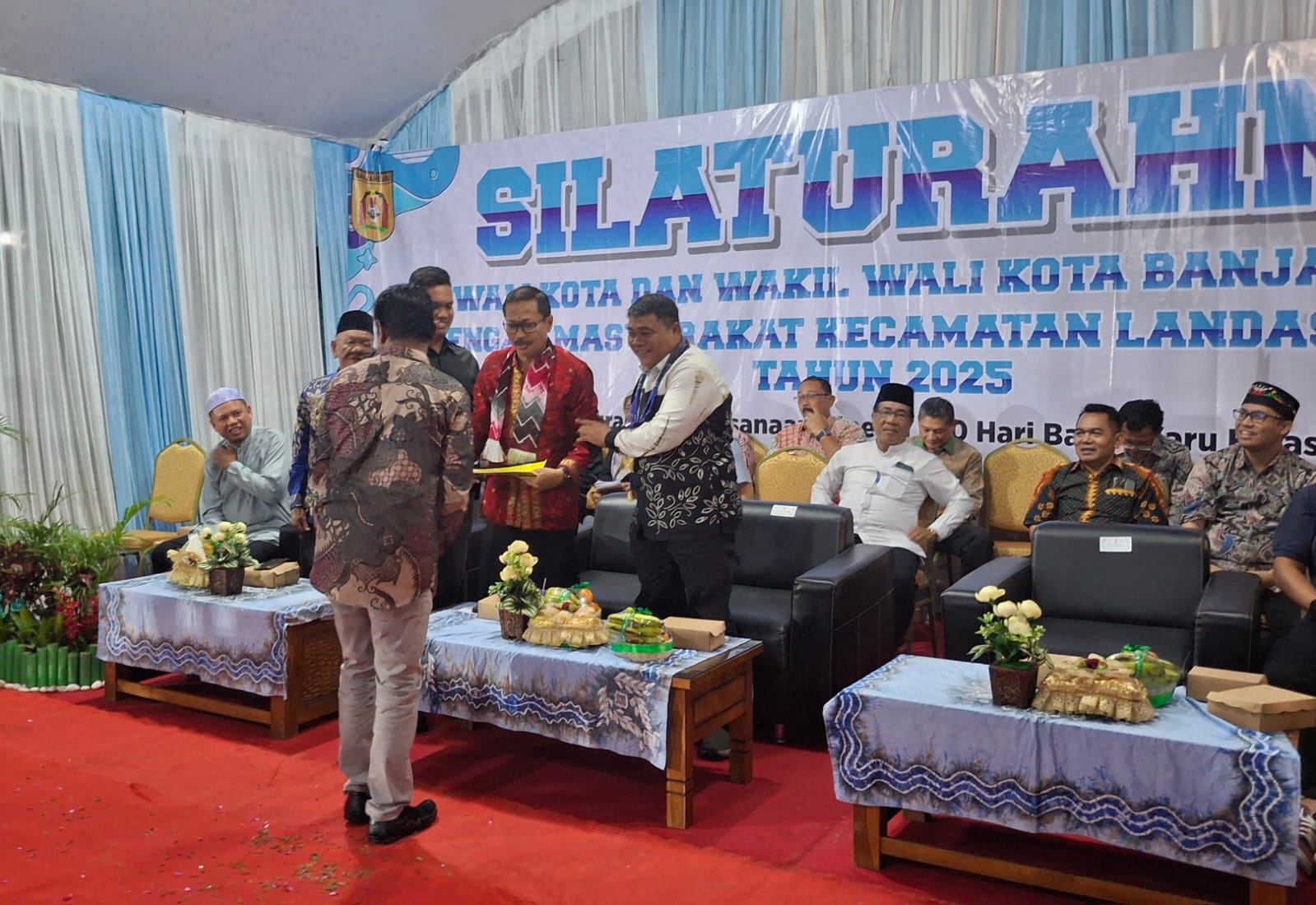 Wakil Wali Kota Banjarbaru, Wartono saat menerima proposal warga