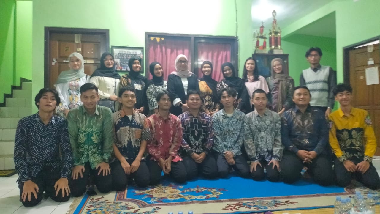 Wali Kota Banjarbaru Hj. Erna Lisa Halaby Kunjungi Asrama Mahasiswa di Malang