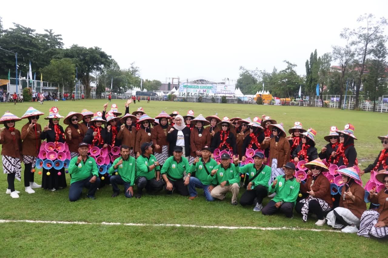 Team Karnaval RW 05 Semarakkan Pembukaan Turnamen U-40 Piala Banjarbaru Emas 2025