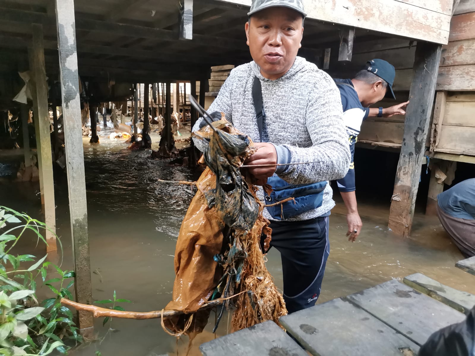 Rambai Emas Digelar di Dua Titik, Kecamatan Cempaka Fokus Pulihkan Sungai Rawan Banjir