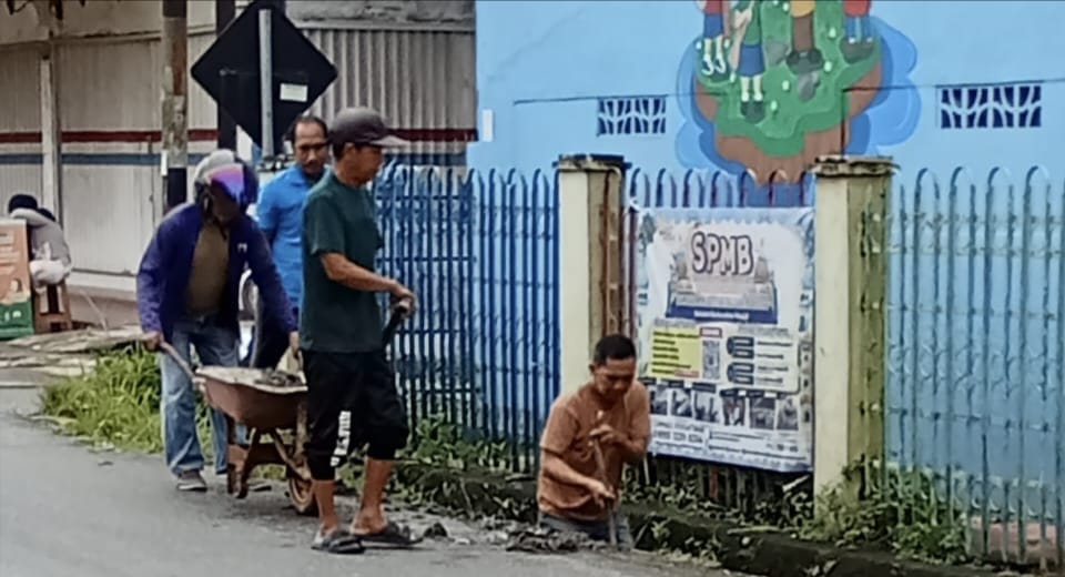 Rambai Emas Kecamatan Landasan Ulin, Warga Bergotong Royong Menyambut Peresmian Sekolah Rakyat