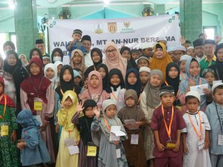 Wali Kota Banjarbaru Hj. Erna Lisa Halaby Serahkan Santunan untuk 80 Anak Yatim di Loktabat Utara