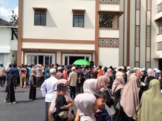 Lebih dari 3.000 Pekerja Nonformal di Banjarbaru Terima Bantuan Lebaran dari Yayasan Abdul Aziz Halaby