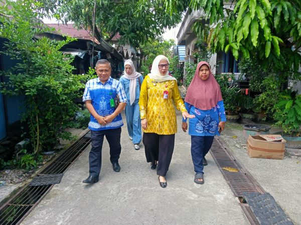 Kunjungi LANTERA IMAN Landasan Ulin Tengah, Wali Kota Lisa Uji Nyata Gerakan Sampah dari Hulu