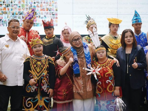 Wali Kota Hj. Erna Lisa Halaby Hadir Langsung, Hangatkan Peringatan Hari Down Syndrome Sedunia di Banjarbaru