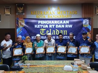 Kelurahan Mentaos Dorong RT/RW Jadi Motor Pelayanan Lewat Penghargaan Teladan