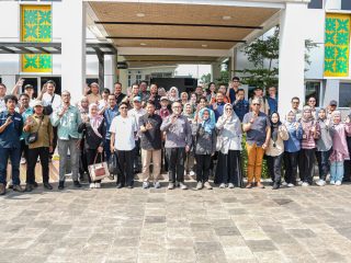 Camat dan Lurah di Garda Depan: Jalan Baru Banjarbaru Kelola Sampah dari Hulu