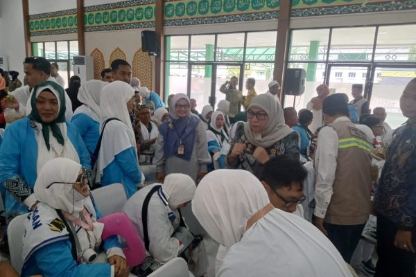 Wali Kota Banjarbaru Berikan Pesan Khusus Saat Lepas Jamaah Haji Kloter 10