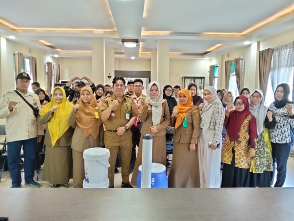 Saat RT, PKK, dan Pramuka Bergerak, Landasan Ulin Selatan Mulai Perang Melawan Sampah