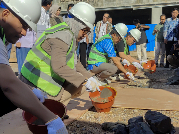 Wali Kota Banjarbaru Lakukan Peletakan Batu Pertama Kantor Bank Kalsel Cabang Banjarbaru, Langkah Baru Penguatan Ekonomi Ibu Kota Provinsi Kalimantan Selatan