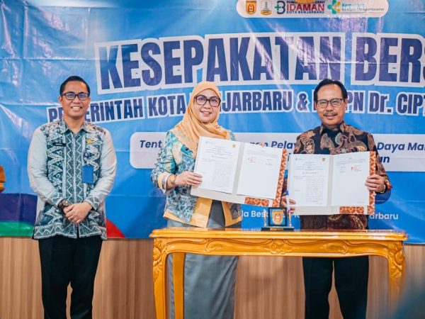 Maksimalkan Layanan, Wali Kota Banjarbaru, Hj Erna Lisa Halaby Tandatangani MoU dengan Rumah Sakit Umum Pusat Nasional (RSUPN) Dr Cipto Mangunkusumo