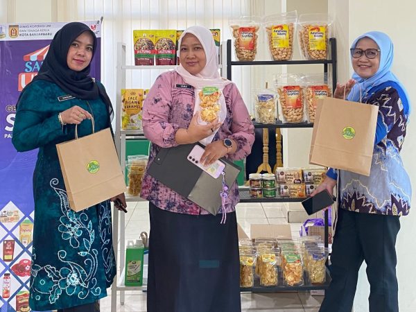Dukung Produk Lokal, Dinas Koperasi Banjarbaru Hadirkan Pojok UMKM di Kantor Pelayanan