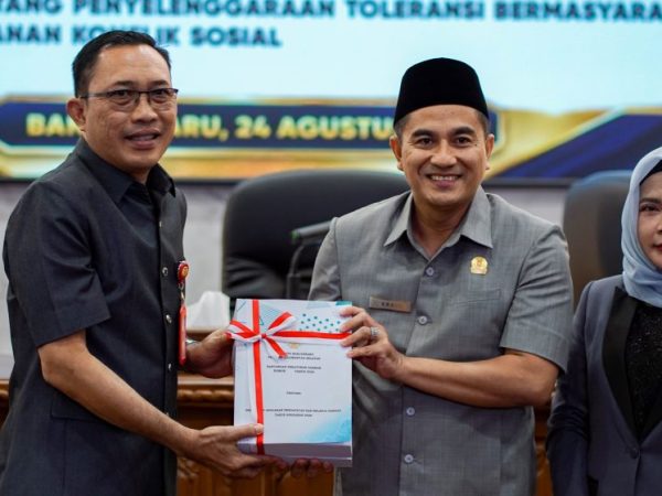 Raperda dan Nota Keuangan Perubahan APBD Tahun Anggaran 2026  Diparipurnakan, Sekda Wakili Wali Kota