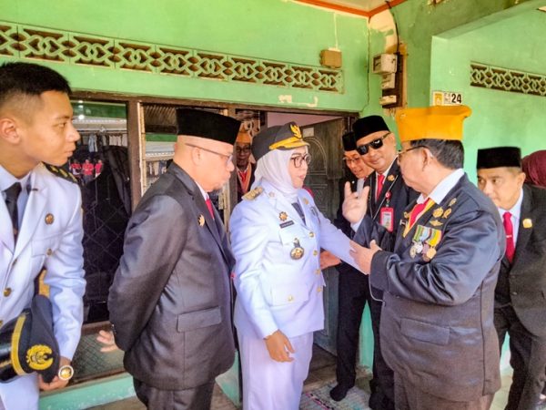Momentum HUT ke 81 RI, Wali Kota Kunjungi Veteran dan Berikan Tali Asih