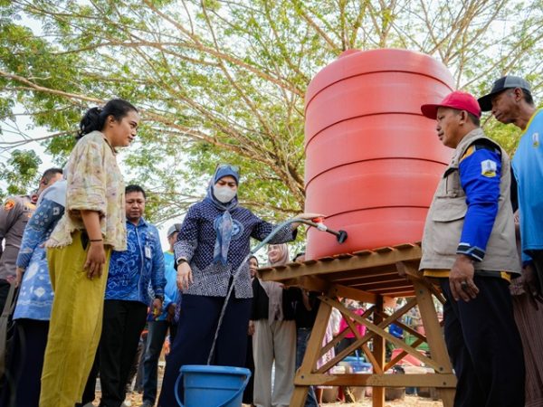 Setelah Sungai Ulin, Giliran Cempaka, Wali Kota Bantu Air Bersih dan Sembako