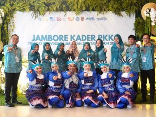 TP PKK Kota Banjarbaru Ikuti Lomba Yel-Yel Saat Jambore PKK se Kalsel