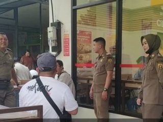 Pastikan Bebas Asap Rokok, Satpol PP Razia Pengunjung RS Idaman