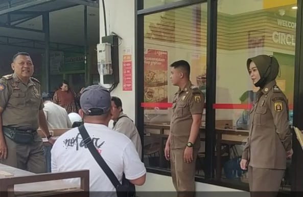 Pastikan Bebas Asap Rokok, Satpol PP Razia Pengunjung RS Idaman